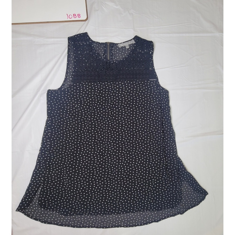 Womens Daniel Rainn sleeveless polka dot blouse.‎  Black/white.  Size small